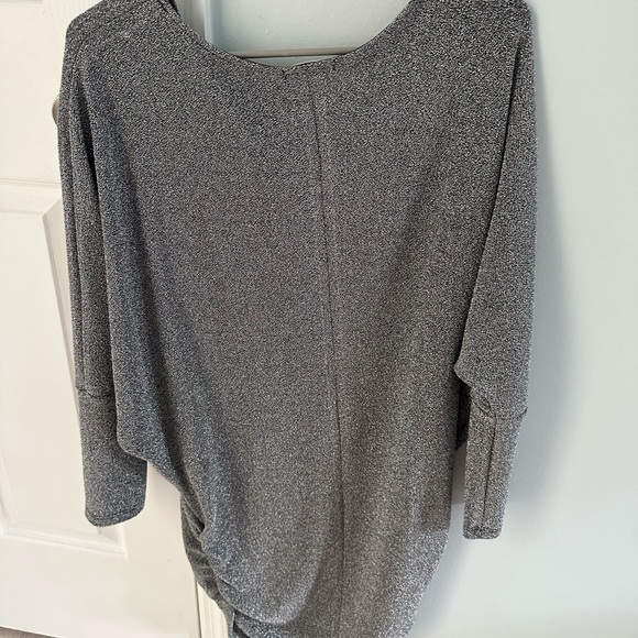 Women’s dress - Picture 2 of 3